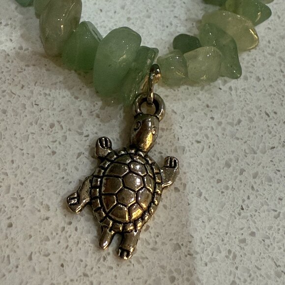 Aventurine Quartz with Turtle Charm - Picture 4 of 6